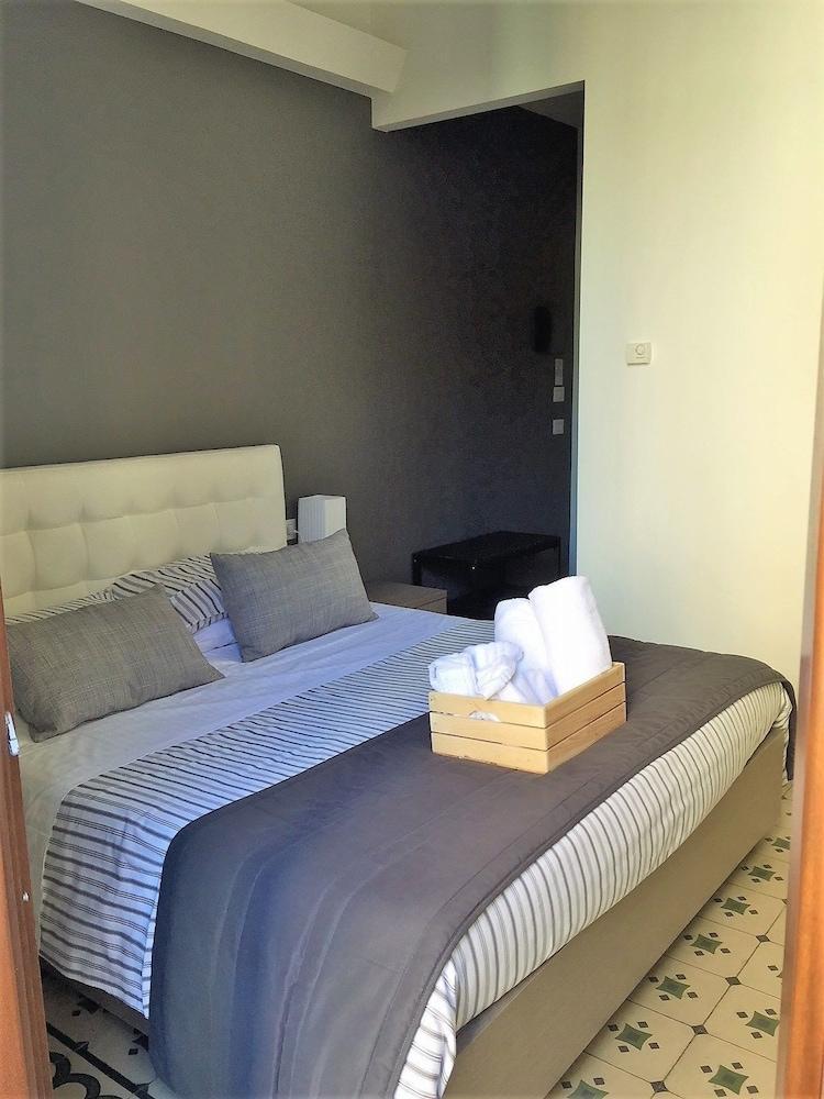 Ottomood Ala Ovest Catania Centro Bed & Breakfast Bagian luar foto